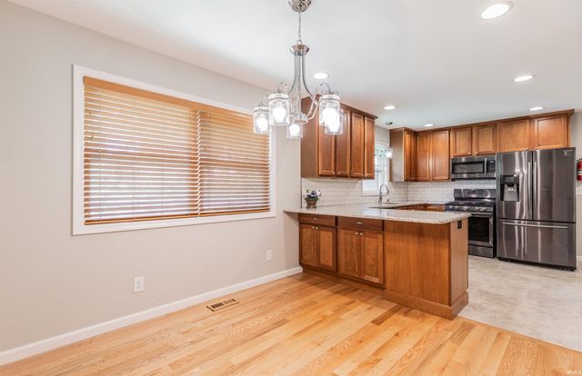5813 Twickingham Drive, Evansville, IN 47711