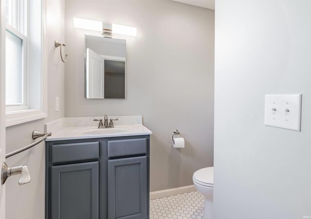 5813 Twickingham Drive, Evansville, IN 47711