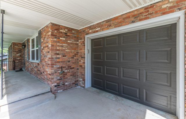 5813 Twickingham Drive, Evansville, IN 47711