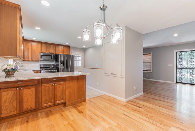 5813 Twickingham Drive, Evansville, IN 47711