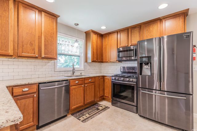 5813 Twickingham Drive, Evansville, IN 47711