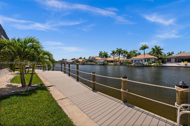 5201 Skylark Ct, Cape Coral, FL 33904