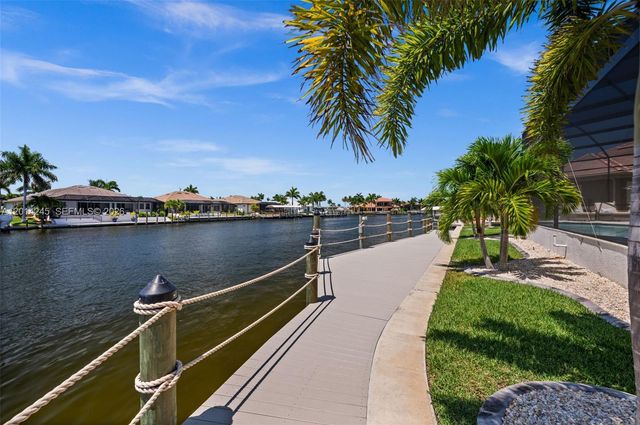 5201 Skylark Ct, Cape Coral, FL 33904