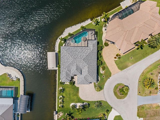 5201 Skylark Ct, Cape Coral, FL 33904