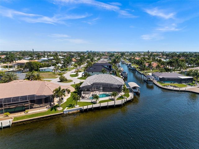 5201 Skylark Ct, Cape Coral, FL 33904