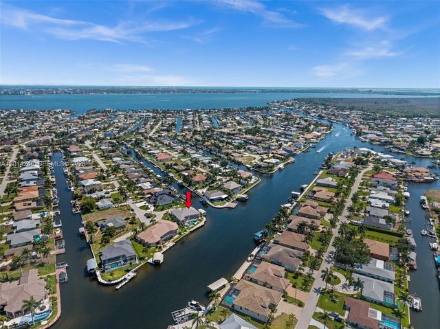 5201 Skylark Ct, Cape Coral, FL 33904