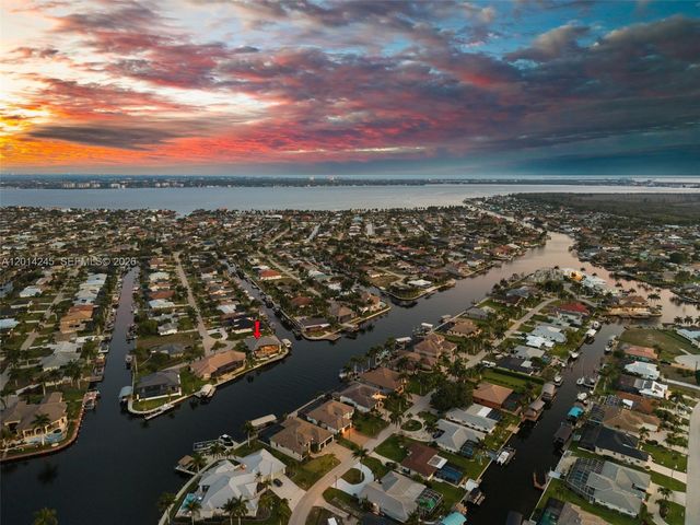 5201 Skylark Ct, Cape Coral, FL 33904