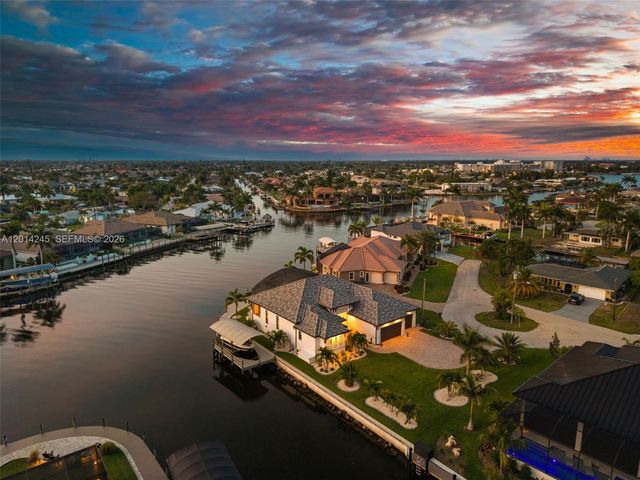 5201 Skylark Ct, Cape Coral, FL 33904