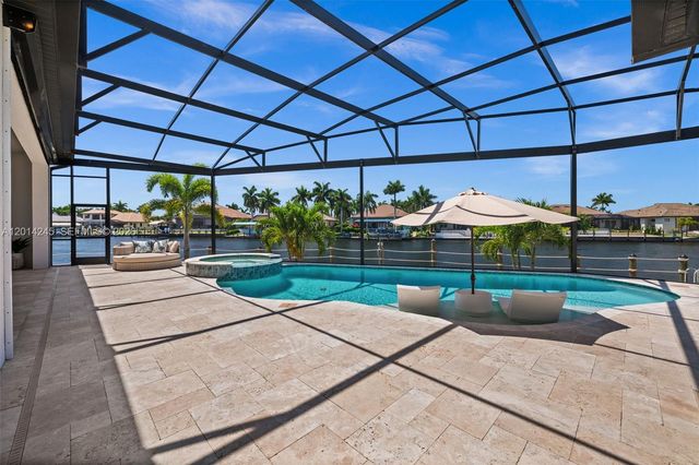 5201 Skylark Ct, Cape Coral, FL 33904