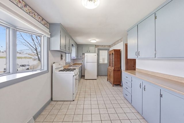 3 Amherst St, Grafton, MA 01536