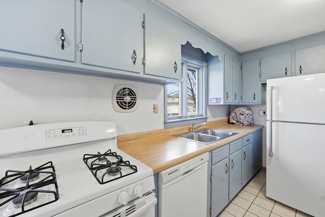 3 Amherst St, Grafton, MA 01536