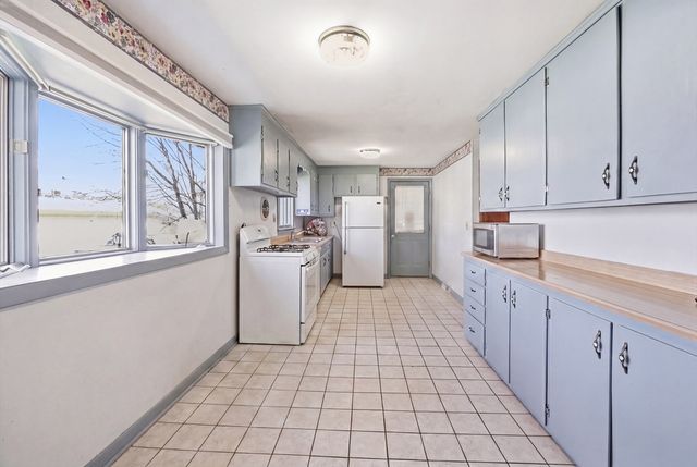 3 Amherst St, Grafton, MA 01536