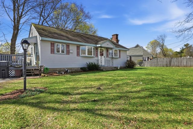 3 Amherst St, Grafton, MA 01536