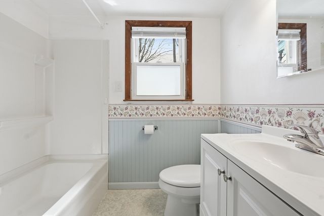 3 Amherst St, Grafton, MA 01536