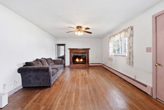 3 Amherst St, Grafton, MA 01536