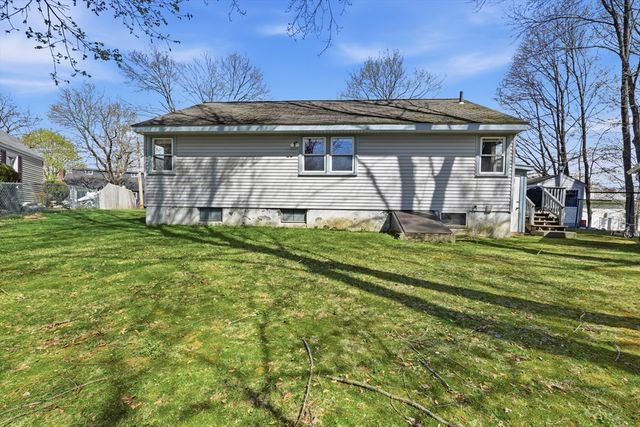 3 Amherst St, Grafton, MA 01536