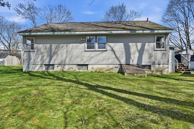 3 Amherst St, Grafton, MA 01536