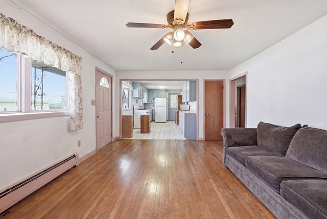 3 Amherst St, Grafton, MA 01536