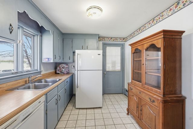 3 Amherst St, Grafton, MA 01536