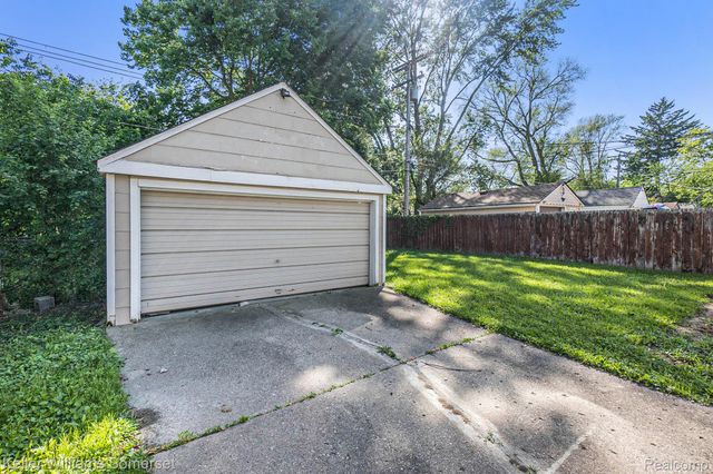 19446 Washtenaw Street, Harper Woods, MI 48225