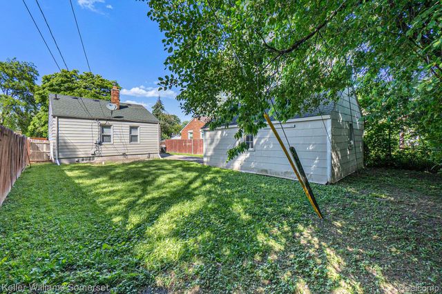 19446 Washtenaw Street, Harper Woods, MI 48225