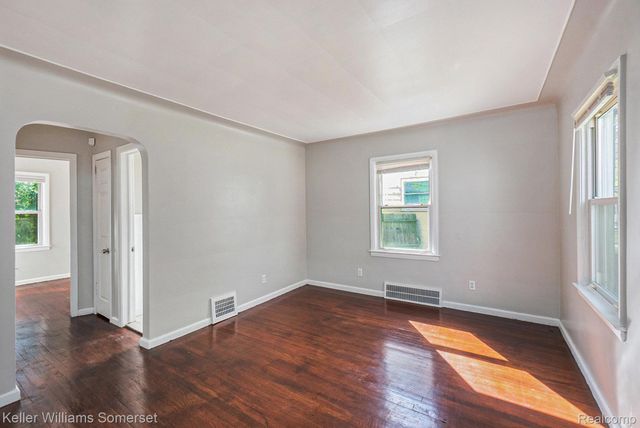 19446 Washtenaw Street, Harper Woods, MI 48225