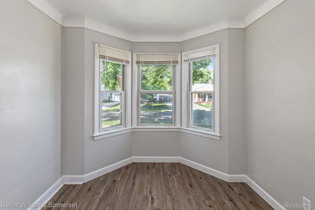 19446 Washtenaw Street, Harper Woods, MI 48225