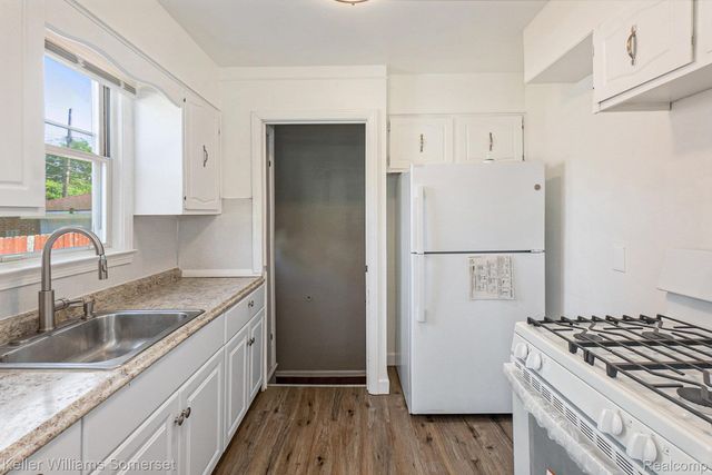 19446 Washtenaw Street, Harper Woods, MI 48225