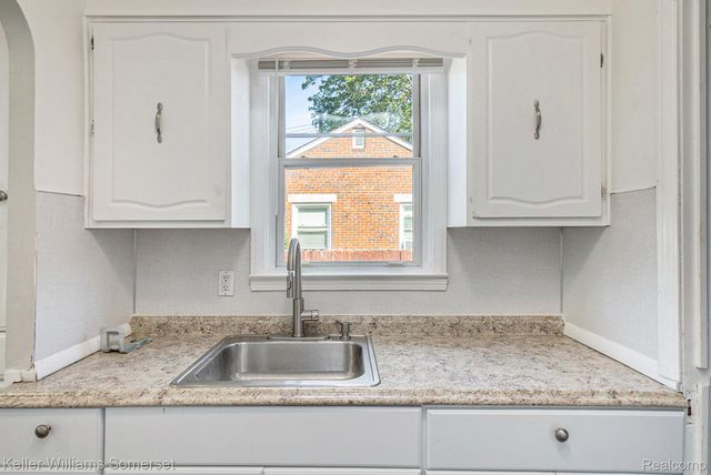 19446 Washtenaw Street, Harper Woods, MI 48225