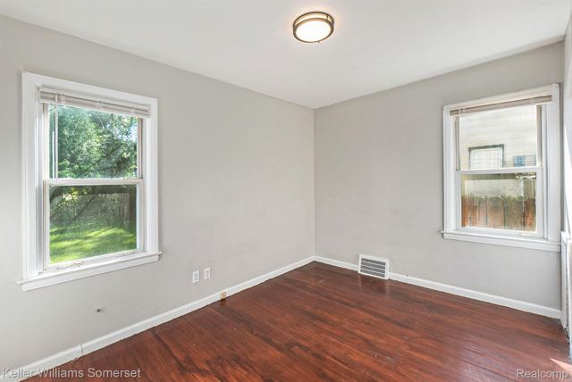 19446 Washtenaw Street, Harper Woods, MI 48225