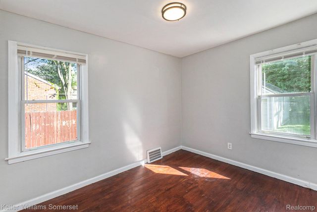 19446 Washtenaw Street, Harper Woods, MI 48225