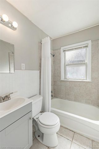 19446 Washtenaw Street, Harper Woods, MI 48225