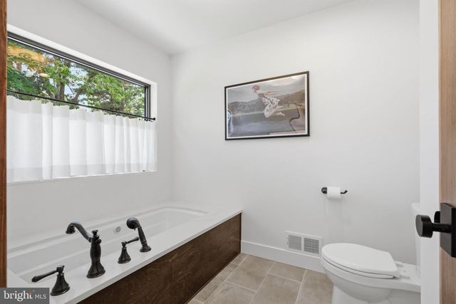 1536 NEW HOLLAND PIKE, Lancaster, PA 17601