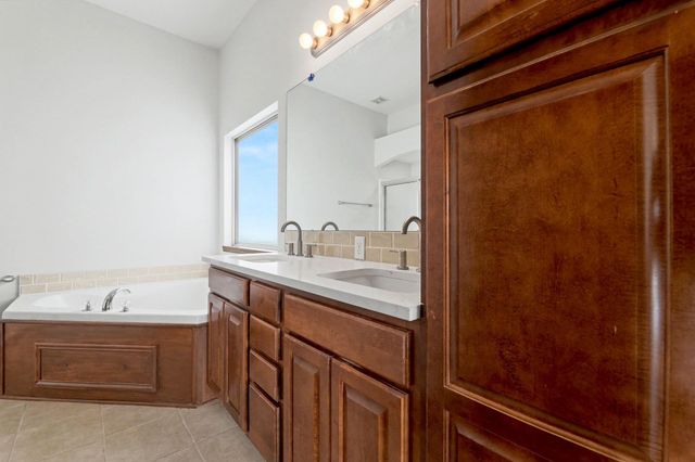 11428 E Pine Meadow Ct, Wichita, KS 67206