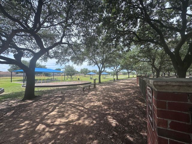 501 Valley Brook Drive, La Porte, TX 77571