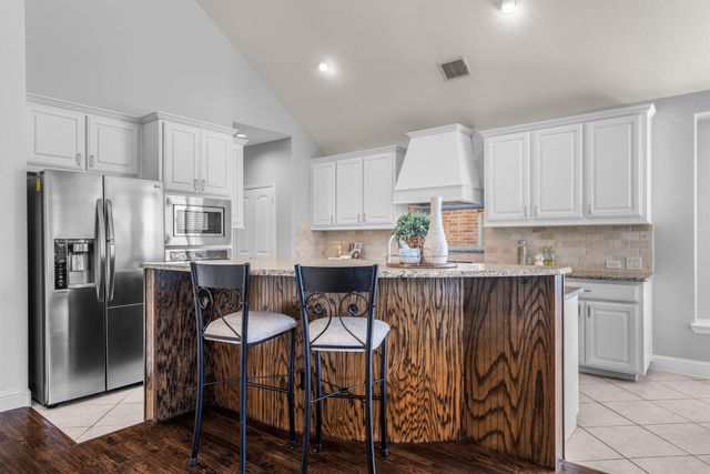 1517 Presley Way, Lantana, TX 76226