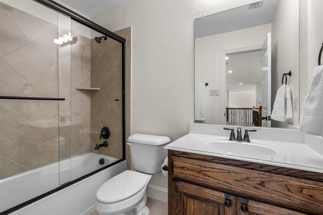 1517 Presley Way, Lantana, TX 76226