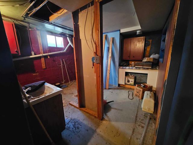 515 8th Ave NE, Minot, ND 58703