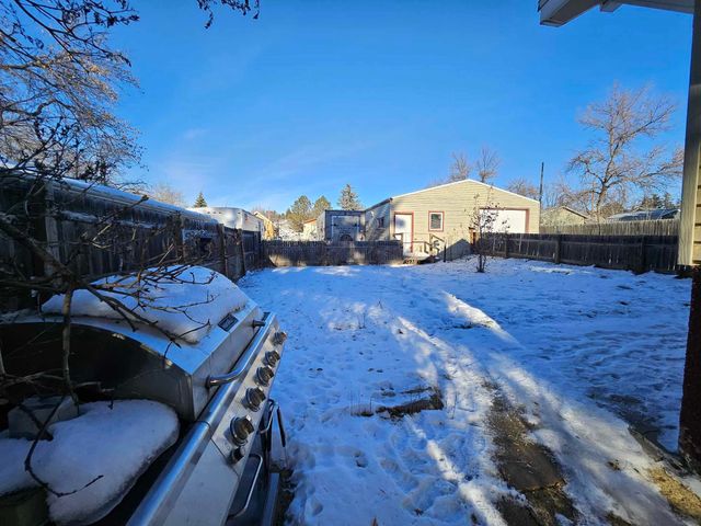 515 8th Ave NE, Minot, ND 58703