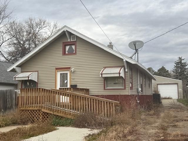 515 8th Ave NE, Minot, ND 58703