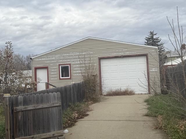 515 8th Ave NE, Minot, ND 58703