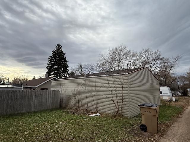 515 8th Ave NE, Minot, ND 58703