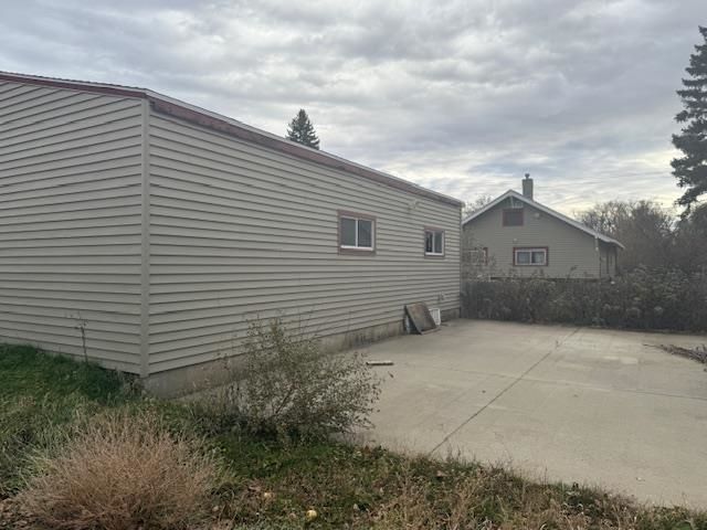 515 8th Ave NE, Minot, ND 58703