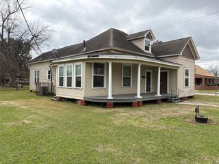 209 W Houston Street, Dayton, TX 77535