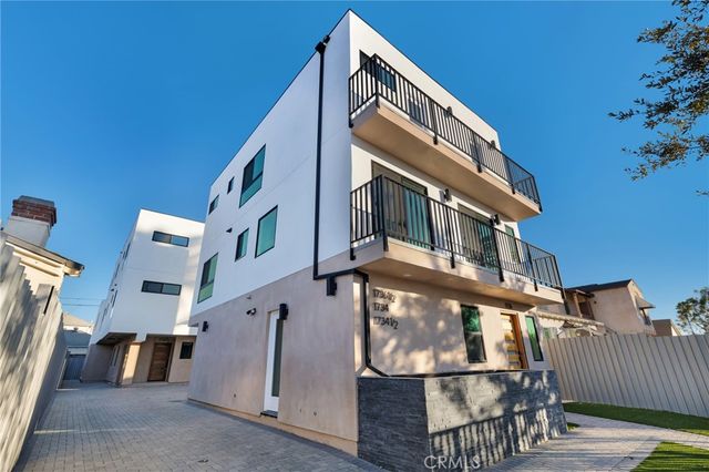 1734 Carmona Avenue, Los Angeles, CA 90019