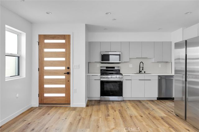 1734 Carmona Avenue, Los Angeles, CA 90019