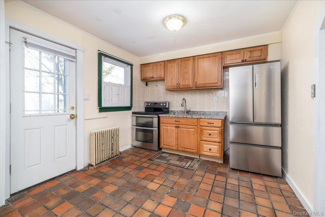 1558 9th Street Lower, West Babylon, NY 11704