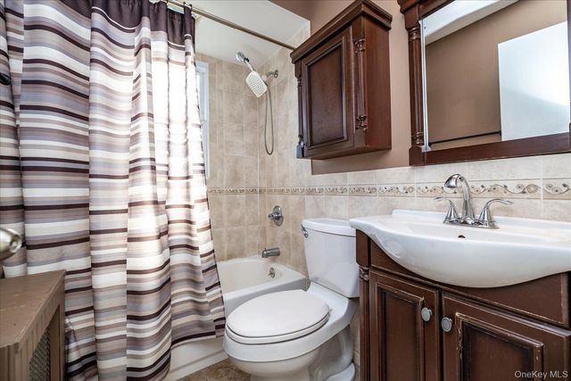 1558 9th Street Lower, West Babylon, NY 11704