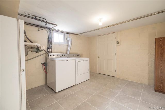 1558 9th Street Lower, West Babylon, NY 11704