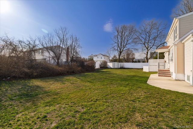 1558 9th Street Lower, West Babylon, NY 11704